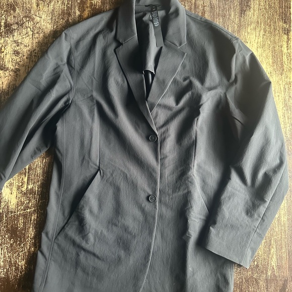 lululemon athletica Black Men's New Venture Button Front Blazer - Picture 3 of 4